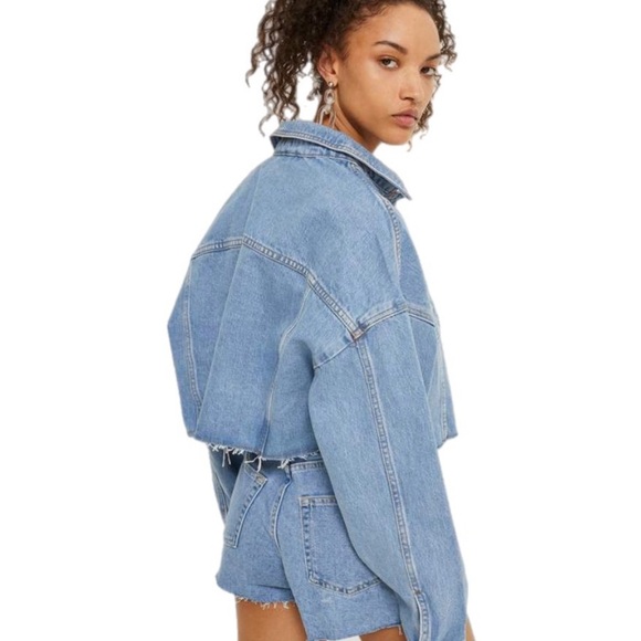 TOPSHOP Hacked off Cropped Denim Jacket in Light Wash Size 4 - Picture 2 of 7
